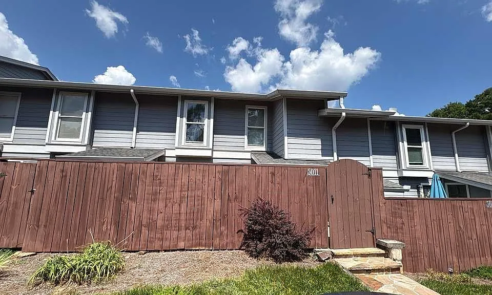 5011 Meadow Ln