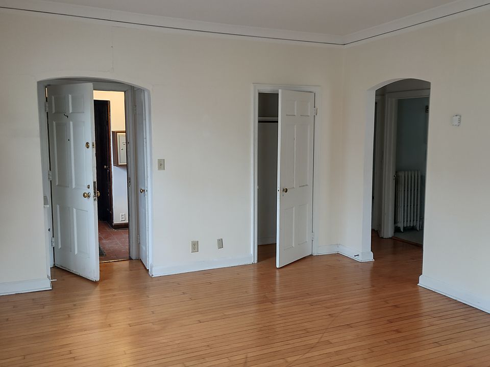 2nd image of 1554 N Warren Ave #3