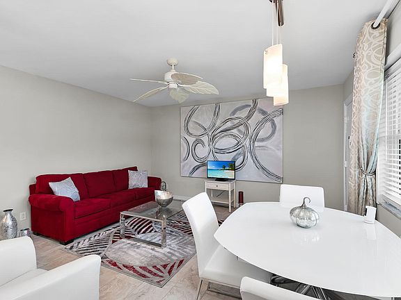 4th image of 235 Seaview Ct APT B2