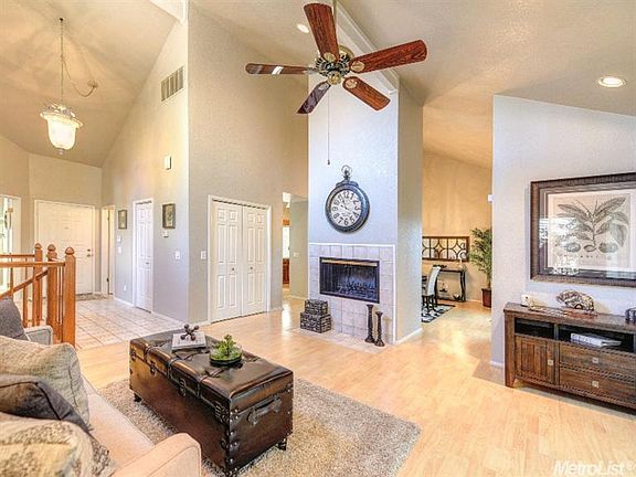 2nd image of 100 Wild River Ln