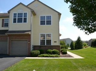 7713 Cross Creek Cir, Breinigsville, PA 18031