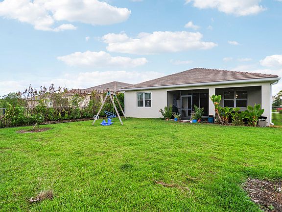 5th image of 10511 SW Toren Way