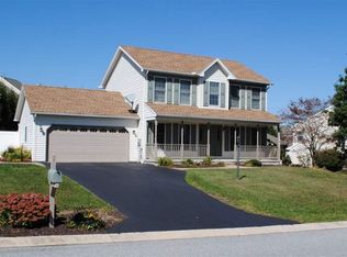 2330 N Point Dr, York, PA 17406