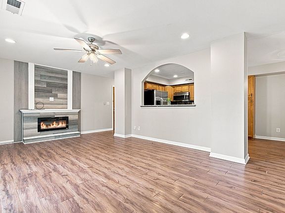 5th image of 1100 N Farnsworth Ave APT 2F