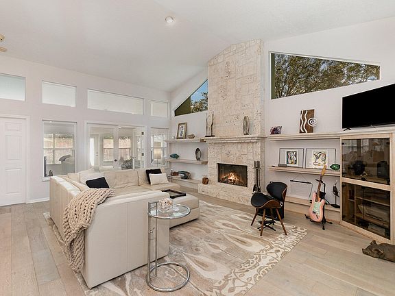 3rd image of 601 Brookwood Pl