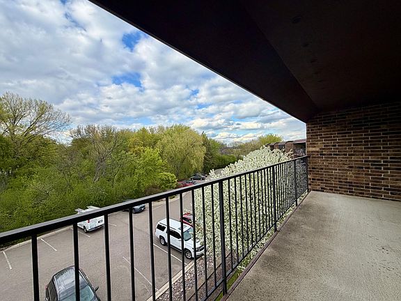 3rd image of 35 Nathan Ln N APT 325