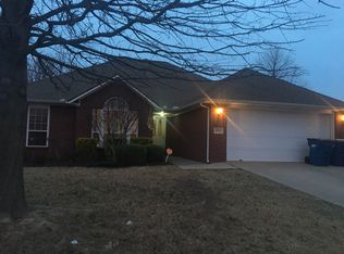 1802 SW Pine Ave, Bentonville, AR 72713