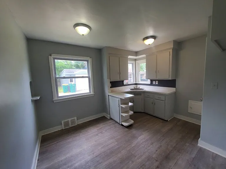 16108 Edgewood Ave — Photo 10