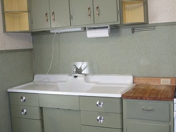 5th image of 211 Pearl Ave
