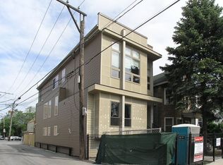 2914 N Gresham Ave, Chicago, IL 60618