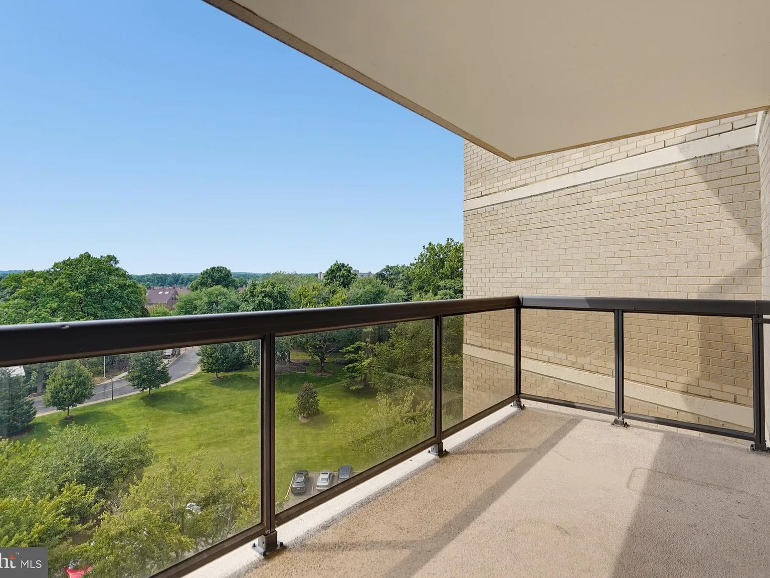 1 bed, 863 sqft, $1,999 — Photo 2