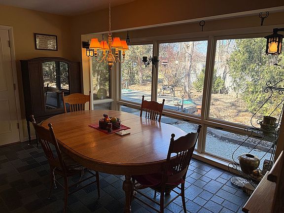 3rd image of 5 Hickory Rd