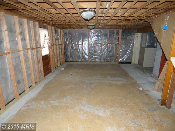 4th image of 225 Woodpoint Ave