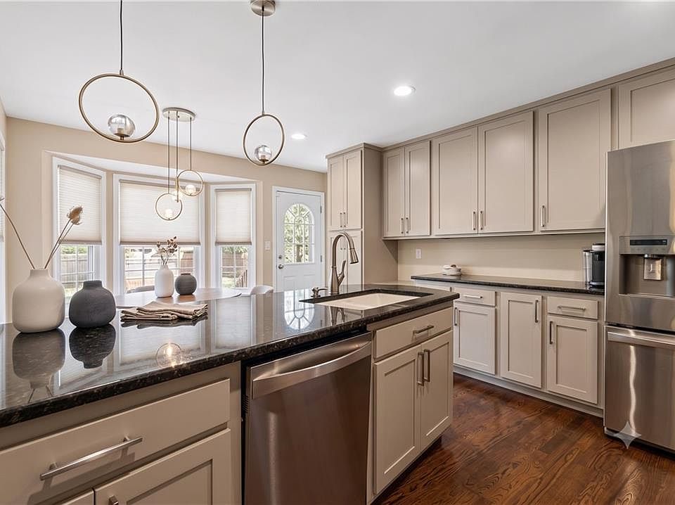 2nd image of 7419 Booth St