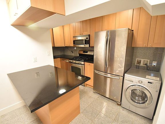 3rd image of 22 Pell St APT 1