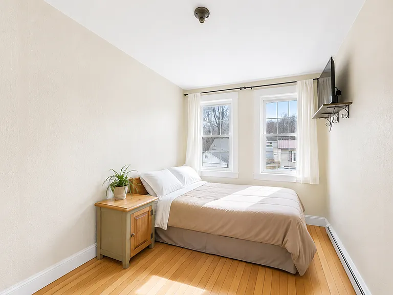 5 Pleasant St — Photo 8