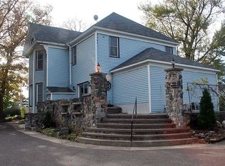 9140 Rich Valley Blvd, Inver Grove Heights, MN 55077