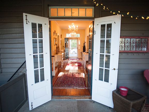 5th image of 211 Caroline St