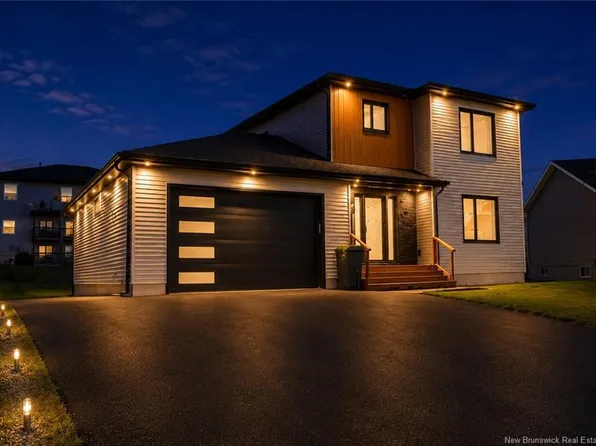 22 Mathias St, Dieppe, NB E1A 9H6