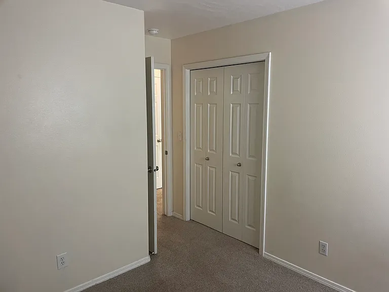 170 E Carver Dr — Photo 11