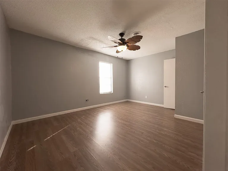 122 N Iowa Ave #4 — Photo 10