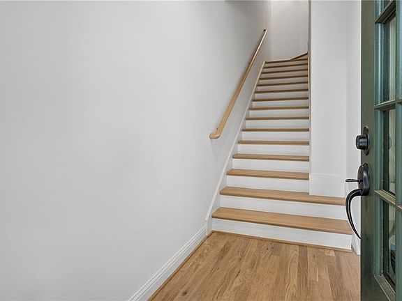 2nd image of 220 Colebrook St NE