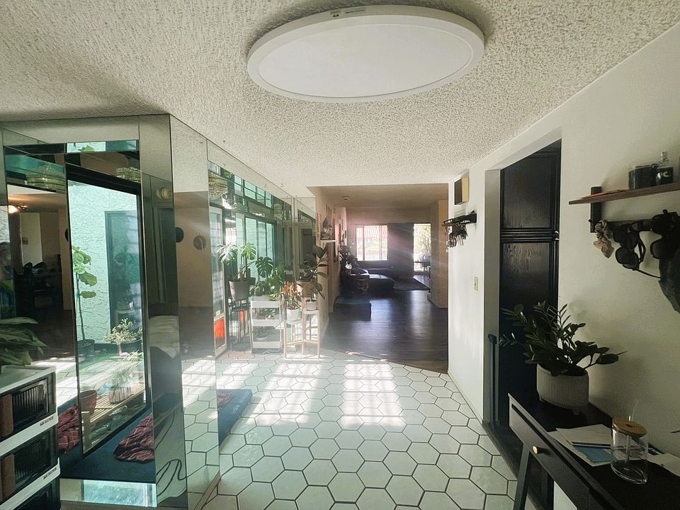 1st image of 2564 Malabar Ave #1