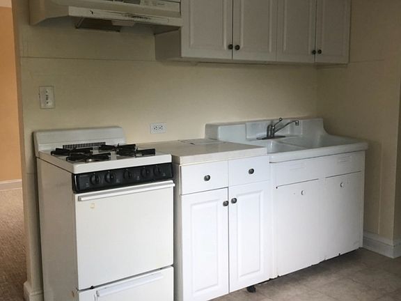 3rd image of 2 Hawthorne Ave APT 3A