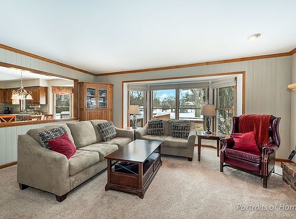5th image of 5N671 Carriage Way Dr