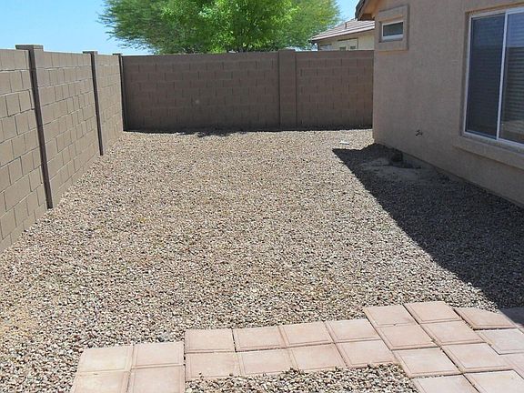 5th image of 15058 W Buchanan St