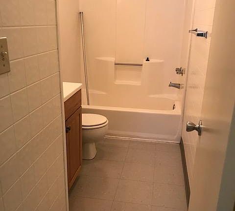 5th image of 206 Hayward Ave