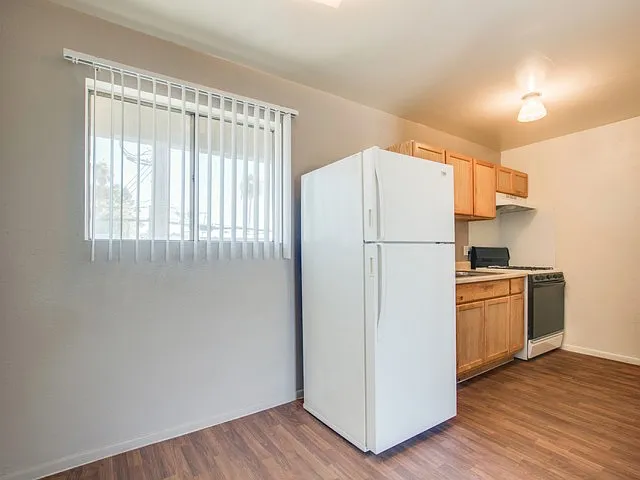 International Apartments — Photo 16