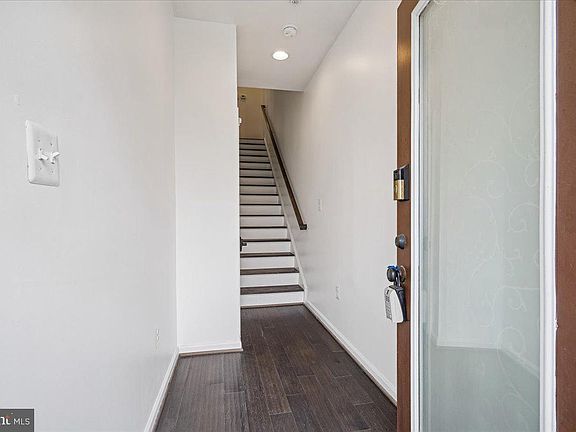 5th image of 6201 Chronicle St