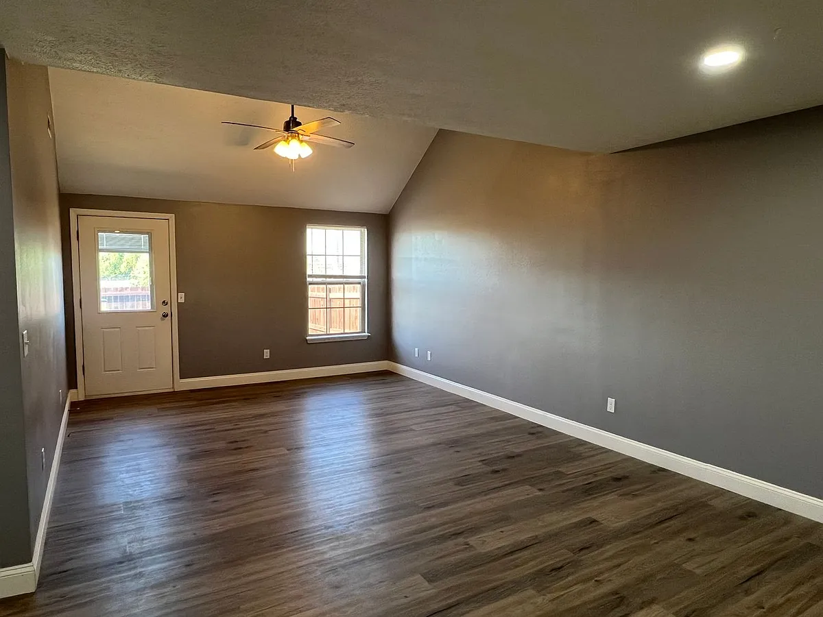 Building Photo - 1326 W Sackett St