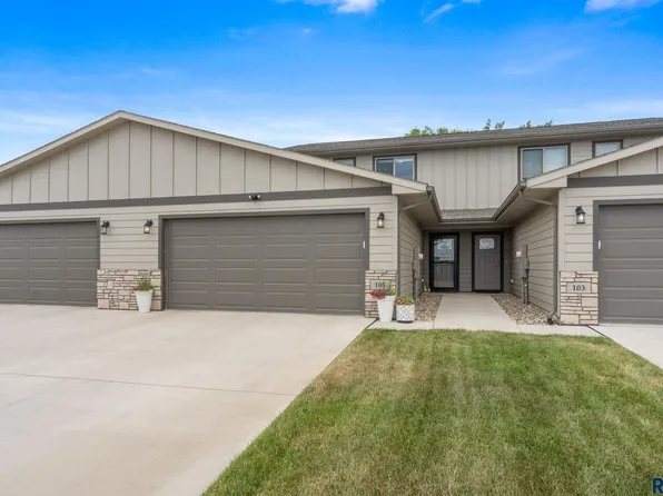 105 E Countryside Ave, Lennox, SD 57039