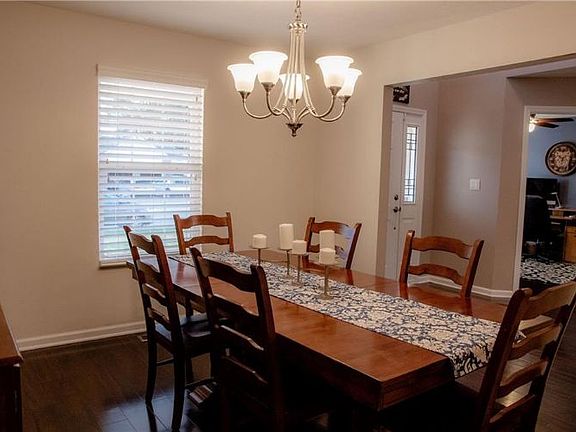 5th image of 11812 Bills Ave