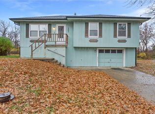 1807 Stacy Rd, Harrisonville, MO 64701