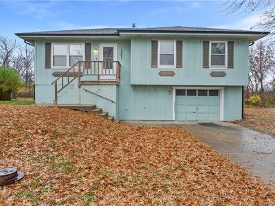 1807 Stacy Rd, Harrisonville, MO, 64701