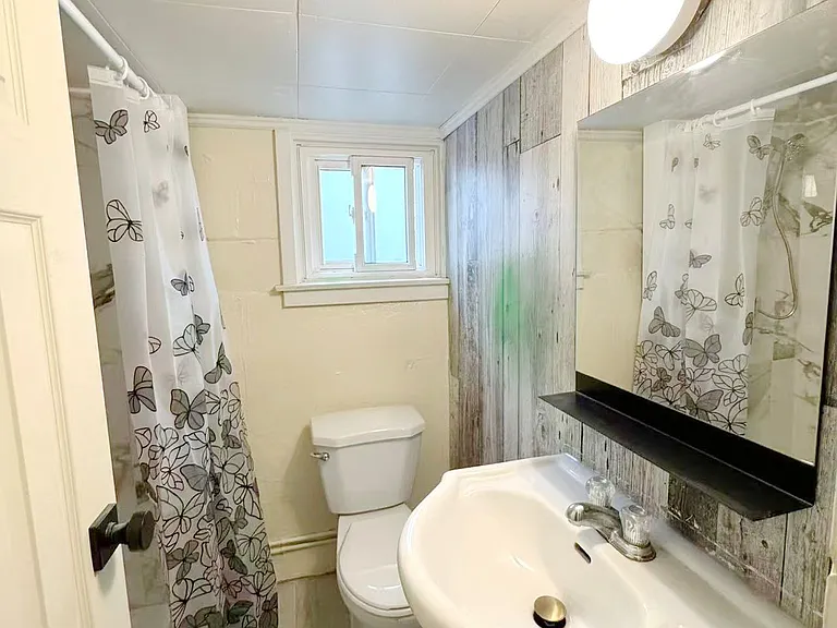 9 Grantham Ave S — Photo 43