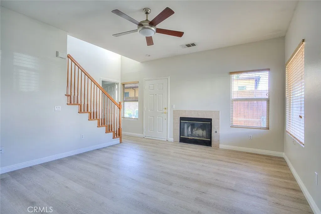 4 bed, 2001 sqft, $3,500 — Photo 3