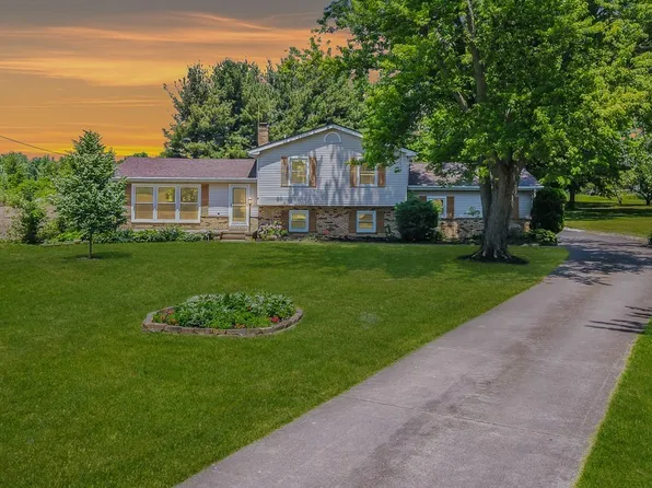 3699 Everett Hull Rd, Cortland, OH 44410