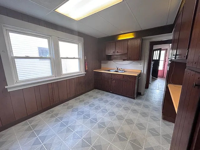 221 Englewood Ave — Photo 4