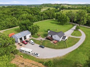 964 N 5th Hwy, Lansing, KS 66043