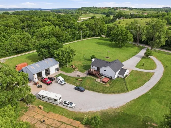 964 N 5th Hwy, Lansing, KS 66043