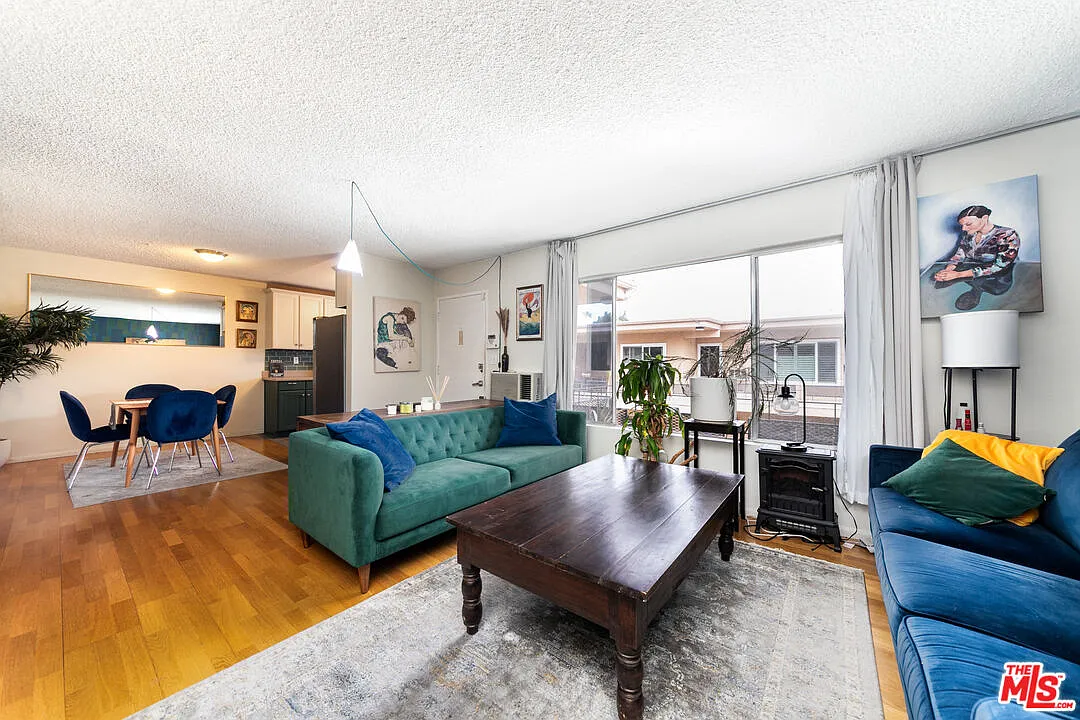 2 bed, 2.0 bath, 1060 sqft, $2,700 — Photo 1
