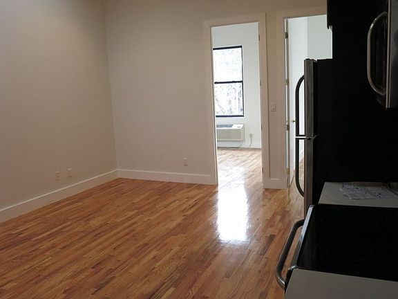 4th image of 527 Marcy Ave #2B