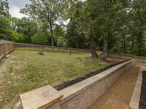 4th image of 207 Woodlands Dr