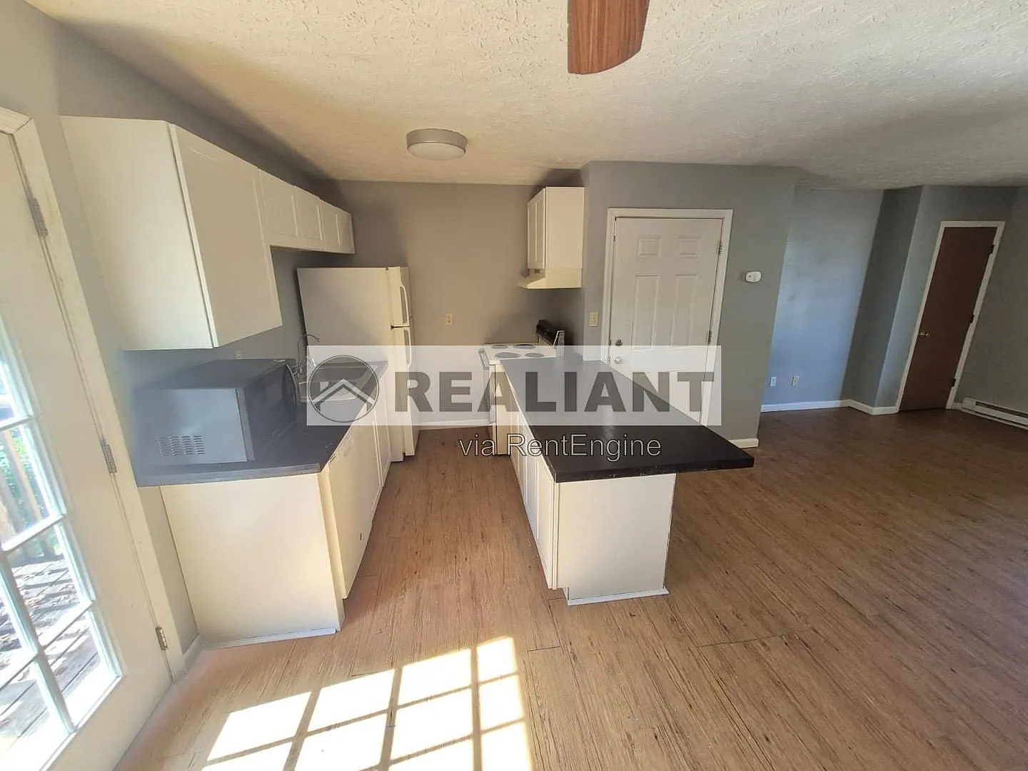 2 bed, 1.0 bath, $1,050 — Photo 3