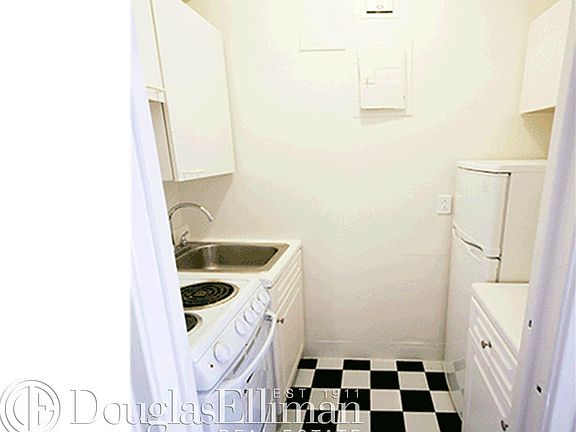 2nd image of 208 W 23rd St APT 810