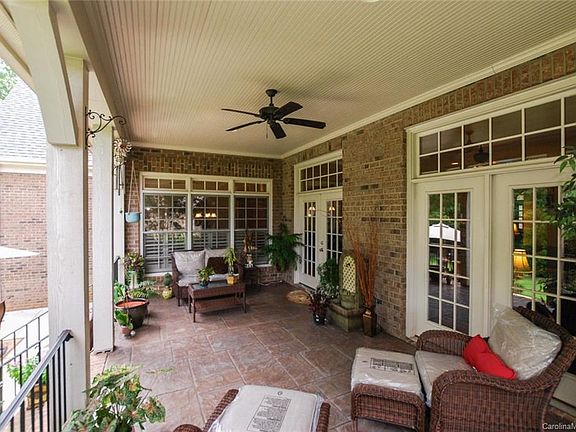3rd image of 990 Wessington Manor Ln #70